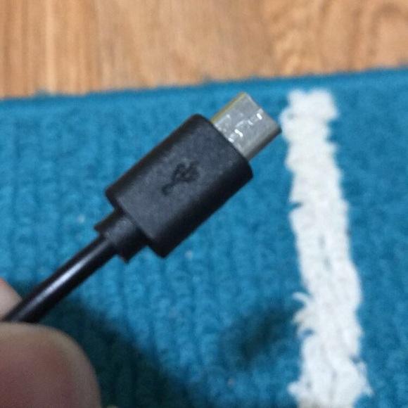 USB Charger - Picture 2 of 5